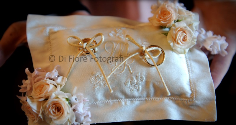Idee di nozze. Il cuscino portafedi romantico e raffinato  Wedding  Photographer - Fotografi Napoli - Di Fiore FOTOGRAFI 081.475160